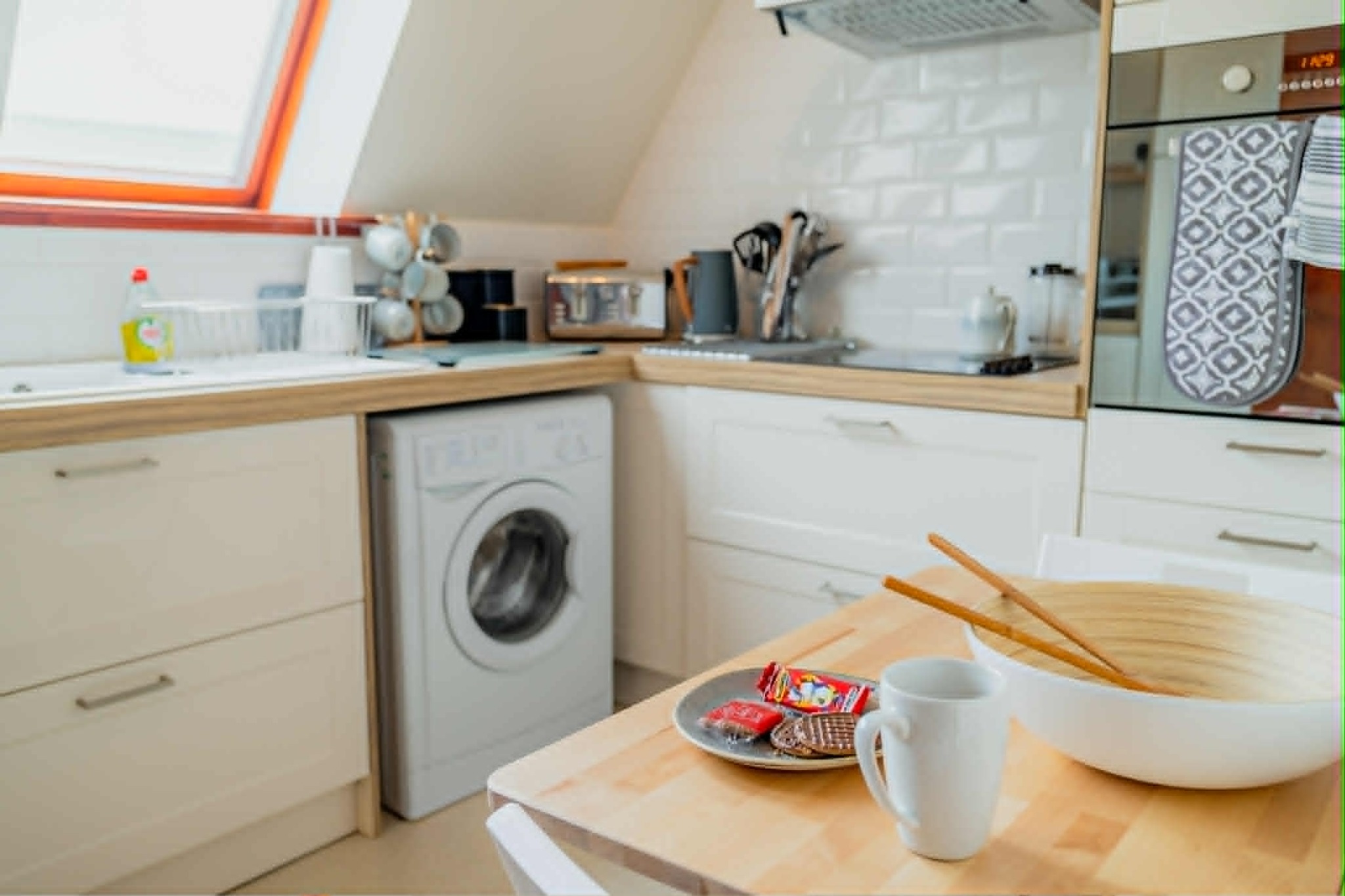 Fitted self-catering kitchen with washing machine